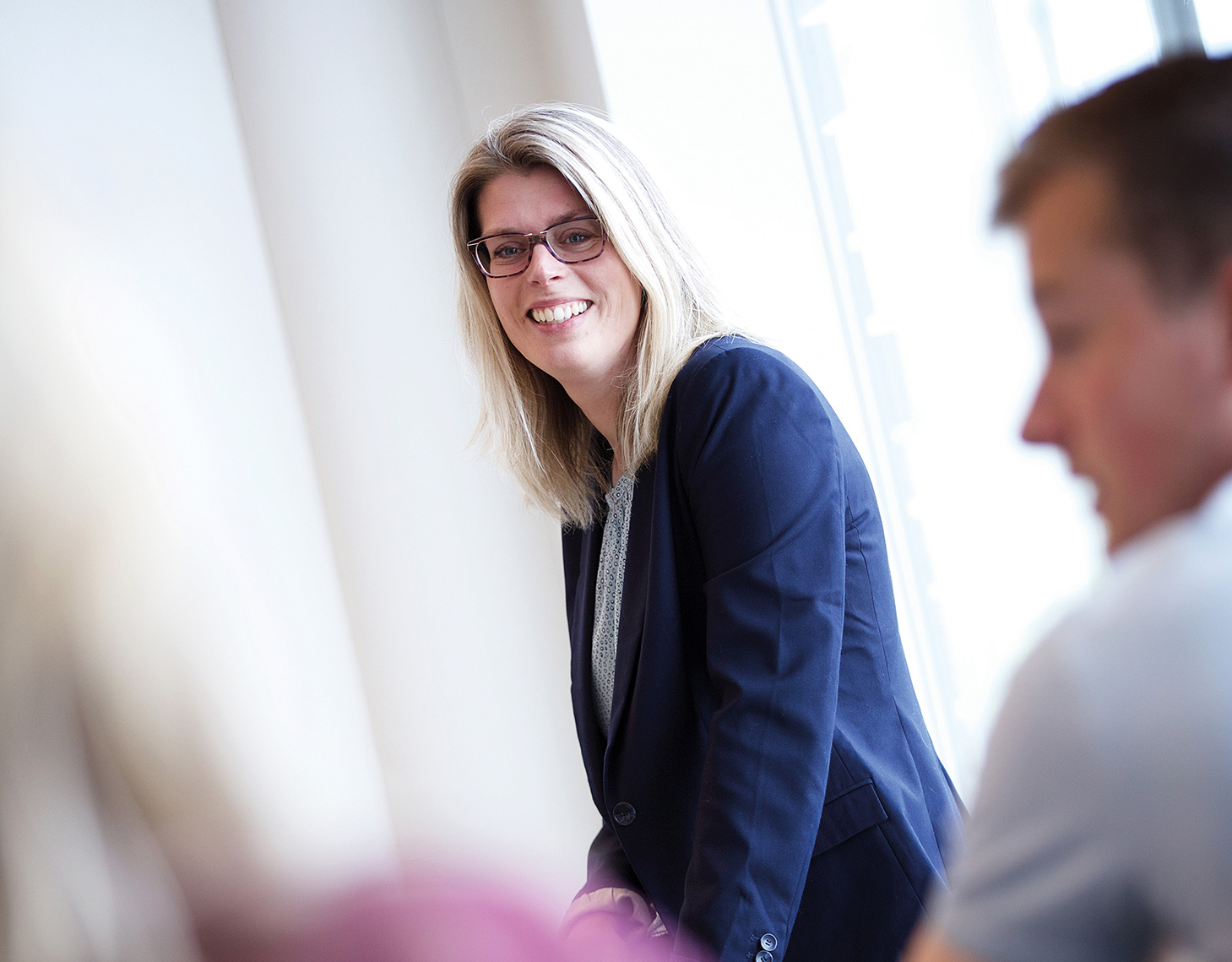 Docent Hogeschool Almere geeft les aan studenten